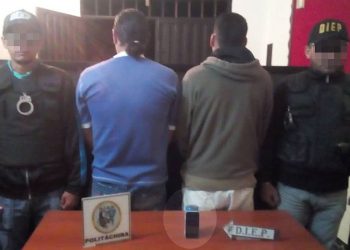 Aprehendidos dos hombres que intentaron vender teléfono celular hurtado a la policía