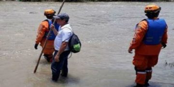 Arrastrado por las aguas del Rio Doradas sexagenario que pescaba junto a su hijo