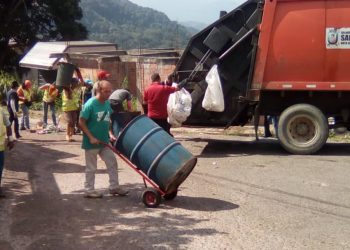 Plan de contingencia para la recolección de más de 6 mil toneladas de basura  inició este jueves en San Cristóbal