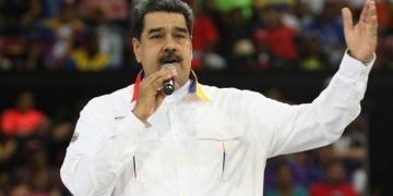 Maduro dicta tres líneas para el 2019
