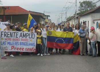 Marcha de mujeres en Betijoque apoyando la ayuda humanitaria