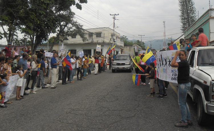 Pancartazo y Vigilia con participación de la juventud de Rafael Rangel