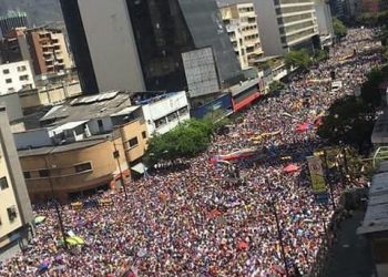 Juan Guaidó, en marcha de la Juventud: hoy la guerra es contra el hambre