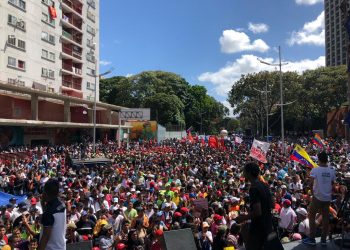 Jóvenes oficialistas marcharon contra la intervención y bloqueo de EEUU