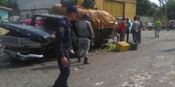 Un muerto y un lesionado en fuerte choque entre vehículos en Sabana de Mendoza