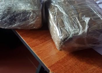 Fapet detiene a dos sujetos con medio kilo de marihuana frente a sede de Polisucre