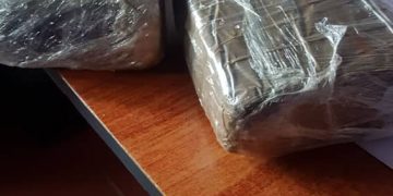 Fapet detiene a dos sujetos con medio kilo de marihuana frente a sede de Polisucre