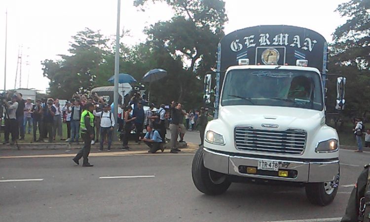 10 camiones trajeron la primera ayuda humanitaria de los Estados Unidos para Venezuela