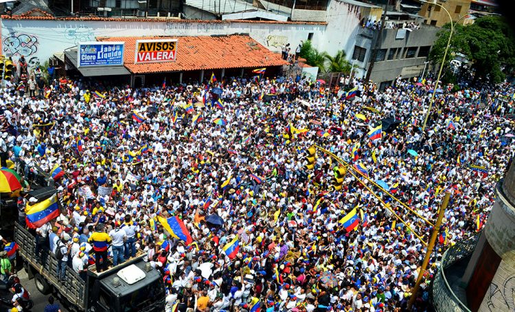 Avenida Bolívar se desbordó de manifestantes. Gráficas: Marcos Villegas y Henner Vieras