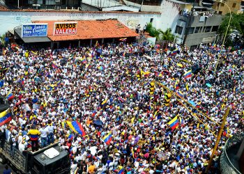 Valera rugió en apoyo al ingreso de la ayuda humanitaria