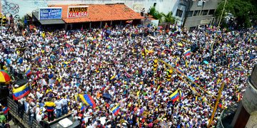 Valera rugió en apoyo al ingreso de la ayuda humanitaria