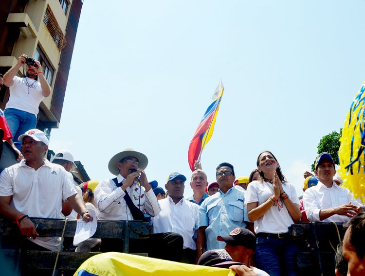 Valera rugió en apoyo al ingreso de la ayuda humanitaria