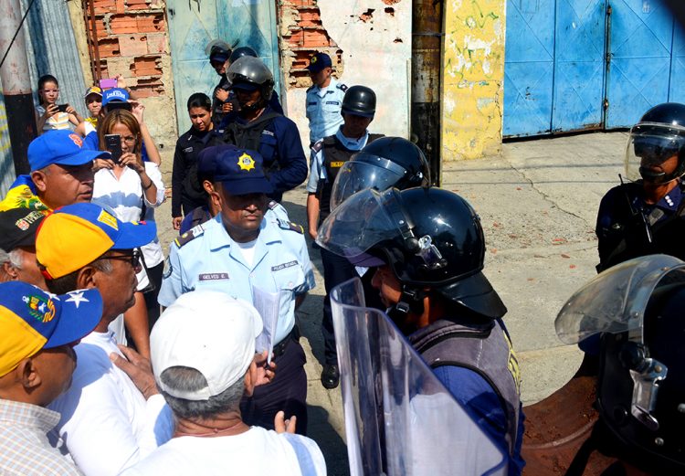 Valera rugió en apoyo al ingreso de la ayuda humanitaria