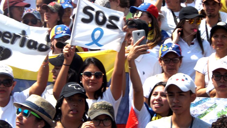 Valera rugió en apoyo al ingreso de la ayuda humanitaria