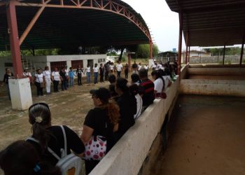 Caminata del silencio hacen educadores en Sabana de Mendoza