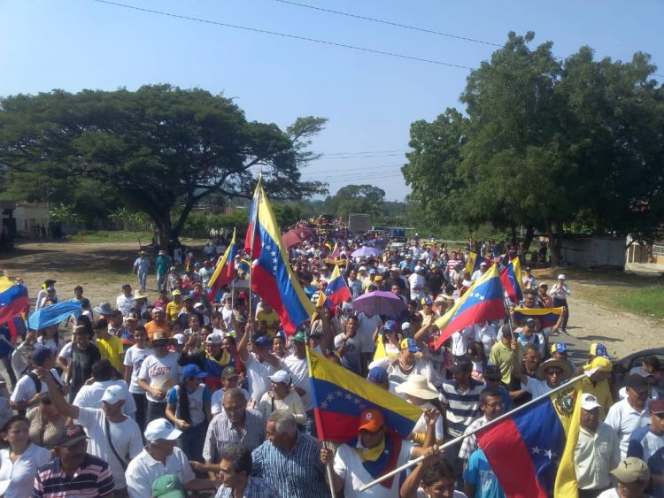 Calle y calle por derechos constitucionales y libertad plena