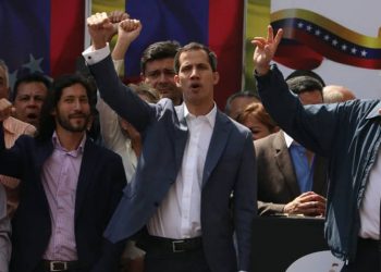 Guaidó responde a reto de Maduro y espera elecciones este año