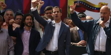 Guaidó responde a reto de Maduro y espera elecciones este año