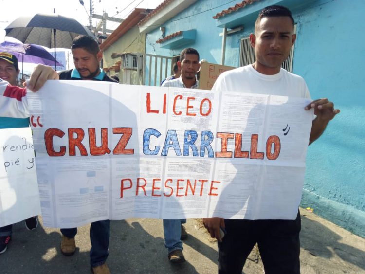 Educadores del liceo Cruz Carrillo presentes en la marcha de Sabana de Mendoza.