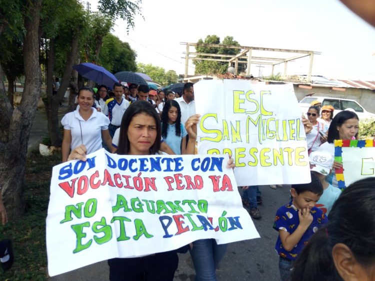 Fuerte, masiva y ordenada protesta de educadores del Eje Panamericano