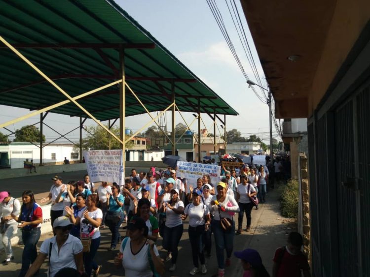 Fuerte, masiva y ordenada protesta de educadores del Eje Panamericano