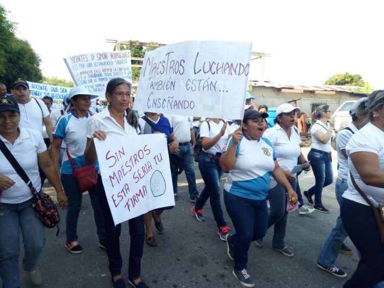Fuerte, masiva y ordenada protesta de educadores del Eje Panamericano