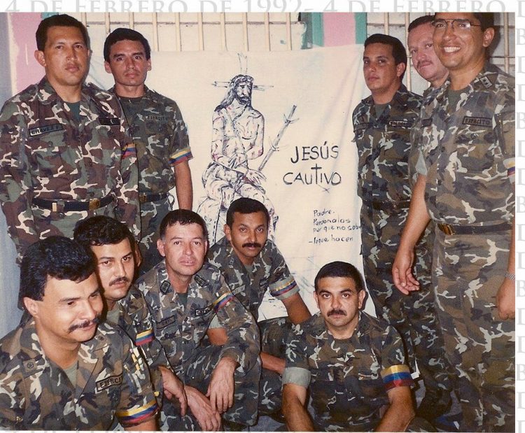 Márquez junto a Chávez y los demás rebeldes de la intentona de 1992. Gráfica: cortesía
