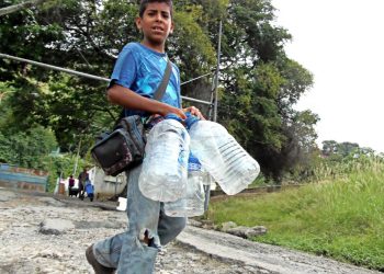 De nuevo valeranos protestaron por el agua
