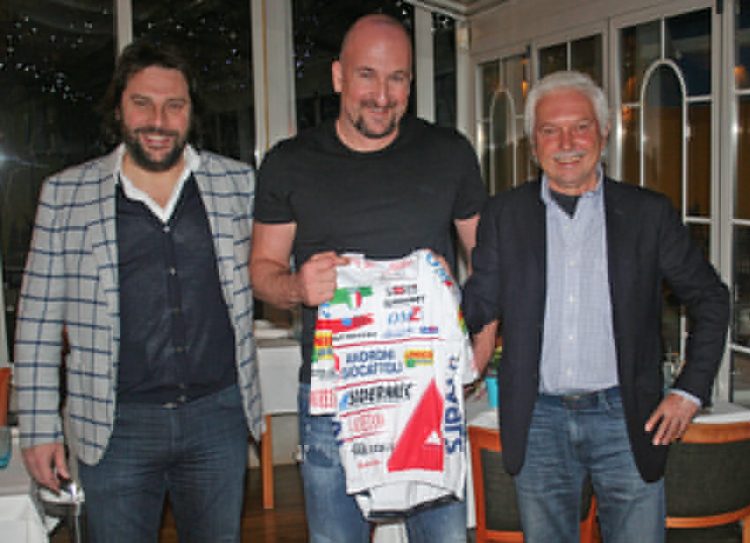 MilivojMiljkovic, Gianni Savio y Marco Bellini han definido un importante acuerdo que trae un nuevo patrocinador al Androni Giocattoli Sidermec