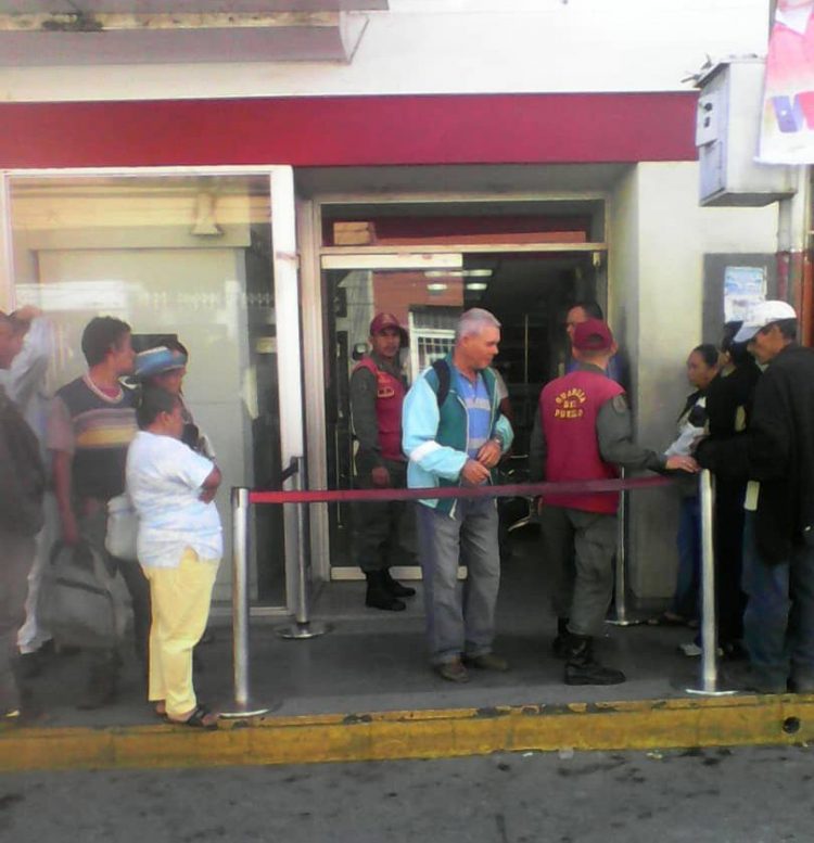 acudir al banco Bicentenario en Trujillo se ha convertido en un sacrifico que nadie ve ni busca la manera de solucionar