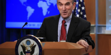 Elliott Abrams: ayuda humanitaria entrará a Venezuela por el mar, Colombia o Brasil