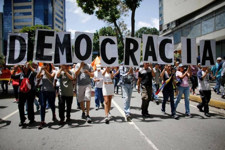  Pronto, muy pronto, la democracia retornará a Venezuela. ¡Qué viva la libertad!
