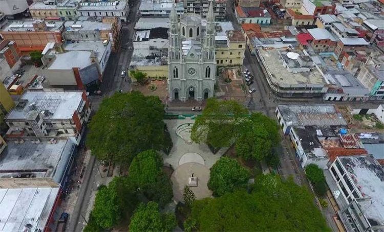 El casco central, su iglesia, su plaza parte de la identidad histórica. Drones Valera