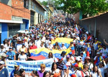 Boconó: también la juventud marchó en defensa de los medios