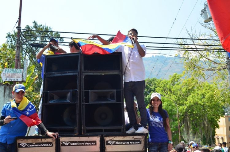 Boconó: también la juventud marchó en defensa de los medios