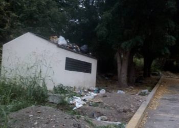 Desde noviembre no va el aseo urbano a Caminos de Carvajal en La Arboleda