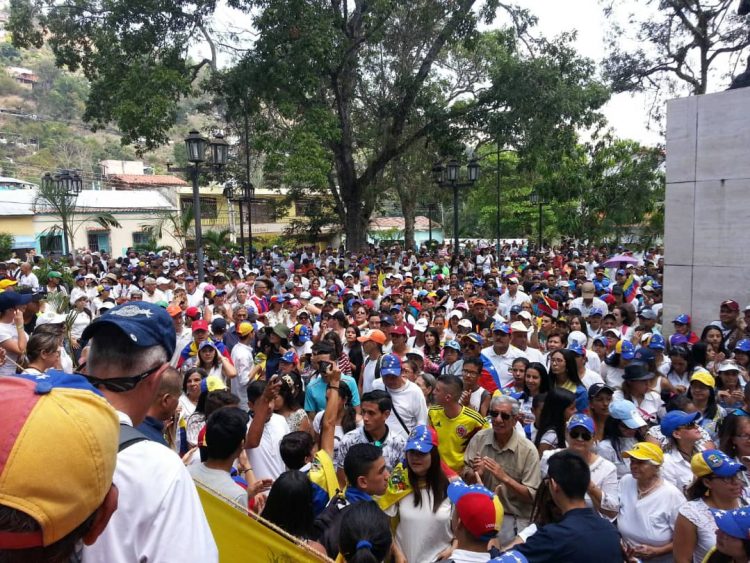 Marea de gente marchó en Trujillo  