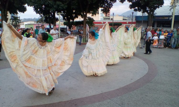 Devoción y fe reinaron en Serenada de la Escuela de Danza y Ballet Gladys Mota