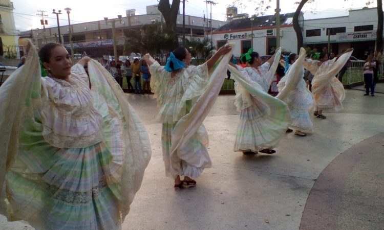 Devoción y fe reinaron en Serenada de la Escuela de Danza y Ballet Gladys Mota