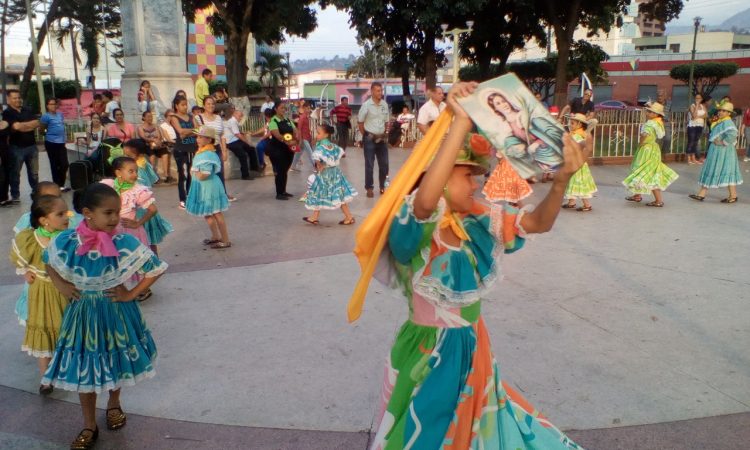 Devoción y fe reinaron en Serenada de la Escuela de Danza y Ballet Gladys Mota