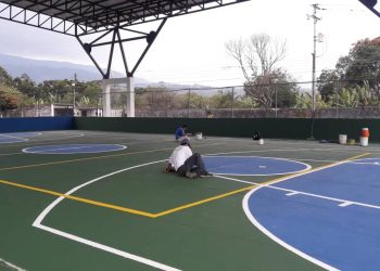 Deportistas de La Colina del municipio Junín disfrutan de la cancha remodelada