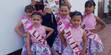 Cinco niñas buscan ser coronadas en los carnavales de San Pedro del Río