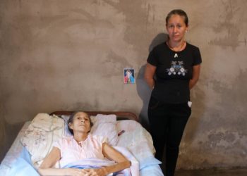 Colonense con cáncer uterino clama ayuda para su tratamiento