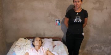 Colonense con cáncer uterino clama ayuda para su tratamiento