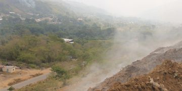Habitantes de Palo Negro gritan SOS por los  incendios en el antiguo relleno sanitario