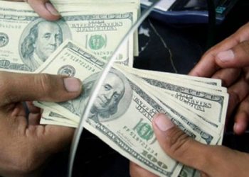 Autorizan transferencias en divisas entre cuentas bancarias nacionales