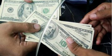 Autorizan transferencias en divisas entre cuentas bancarias nacionales