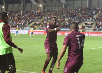 Venezuela doblega a Brasil 2-0 y se pone al frente del hexagonal del Suramericano