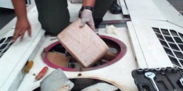 Localizan  cincuenta kilos de marihuana en el aire acondicionado de una buseta