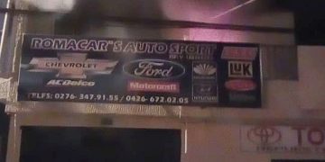 Incendio destruyó venta de repuestos para vehículos en zona de La Concordia